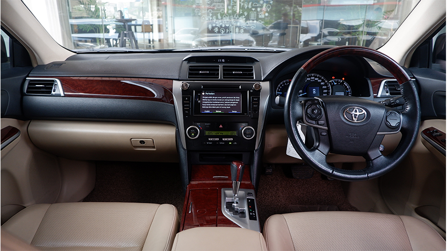 TOYOTA CAMRY 2.5 V AT 2013