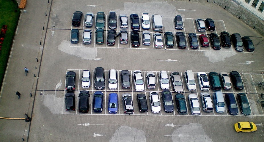 cara-parkir-mobil-di-tempat-sempit-img.jpg