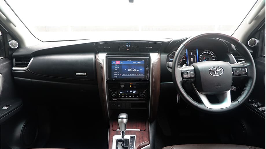 INTERIOR FORTUNER 2018