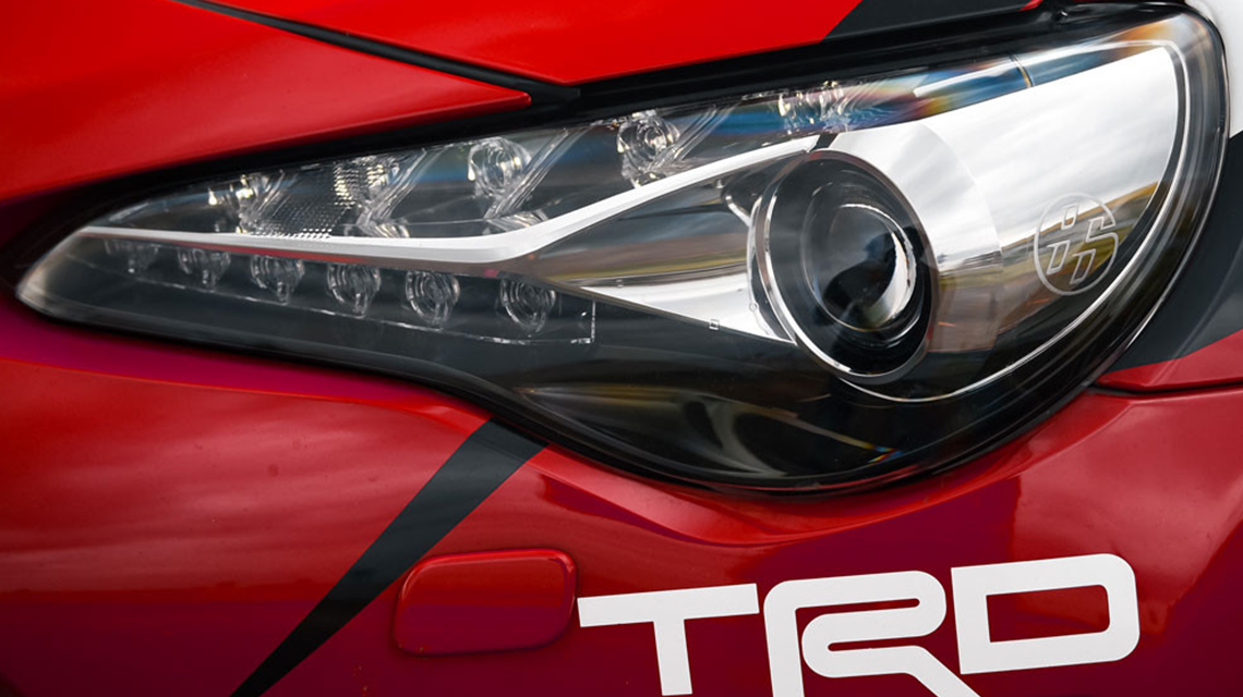 Tampak Depan Headlight Lamp Mobil Toyota FT 86 Auto2000