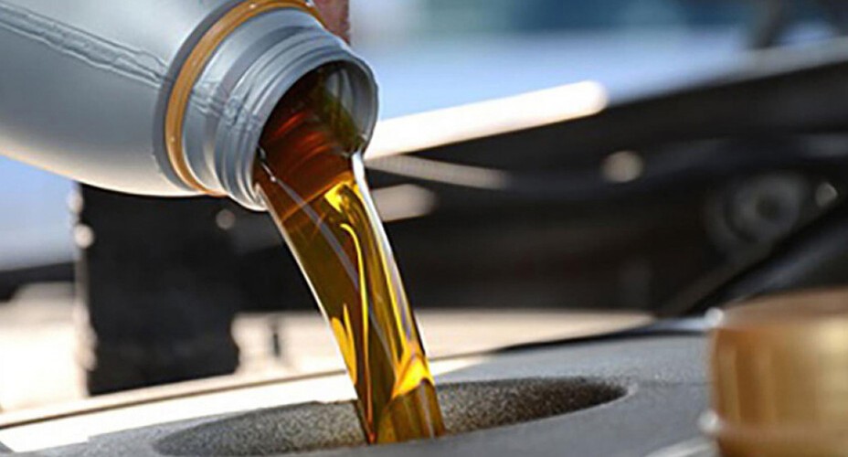 4 Perbedaan Oli Mesin dan Oli Gardan yang Penting | Auto2000